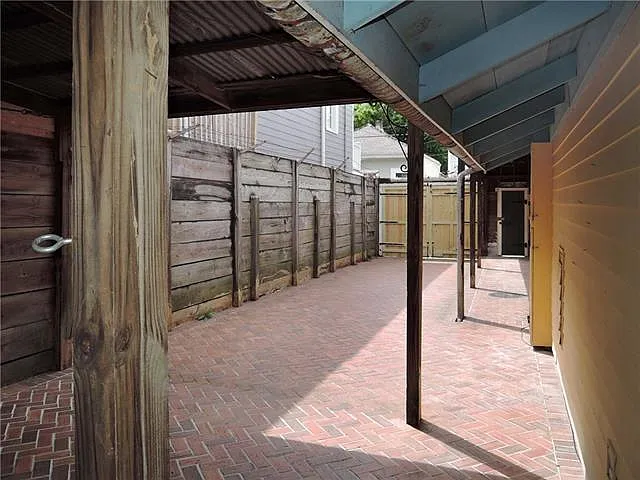 935 Touro St — Photo 16