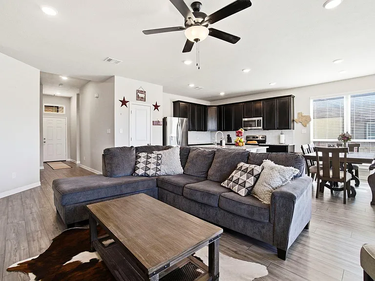 1318 Kingsgate Dr — Photo 12