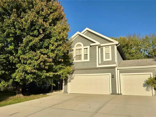 1329 SE Dalton Dr, Lees Summit, MO 64081