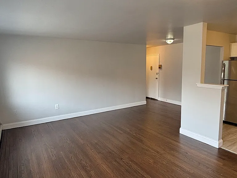 534 W 7th St #1B — Photo 8