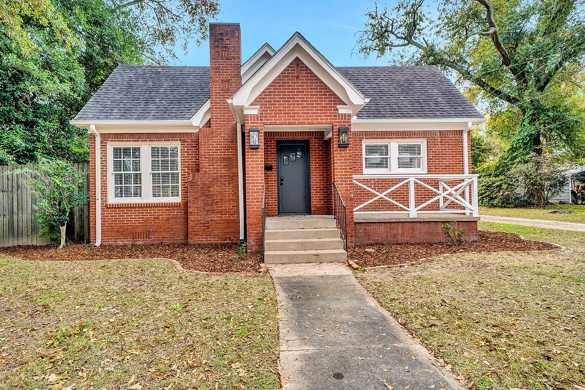 Photo 1 of 13 - 606 W Dobbs St - Tyler, TX Primary Photo - 606 W Dobbs St