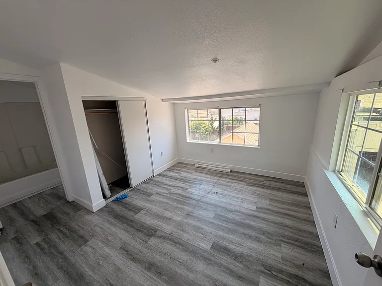 1820 W 11th St #8 — Photo 10