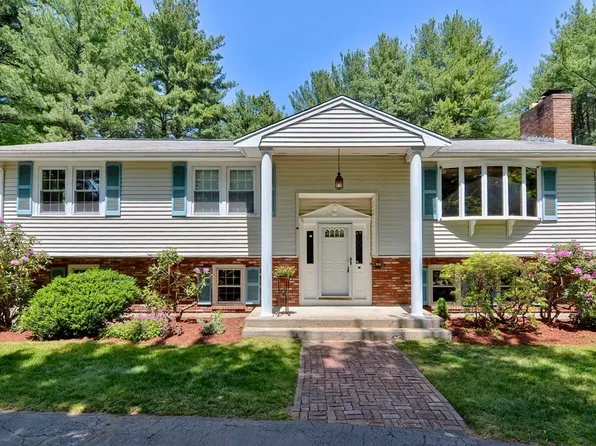 94 High St, Walpole, MA 02081