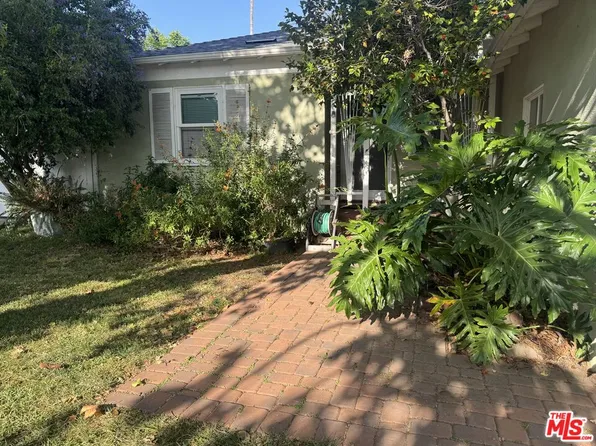 5702 Vesper Ave, Van Nuys, CA 91411