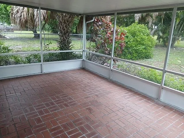 709 SE Alamanda Way — Photo 4