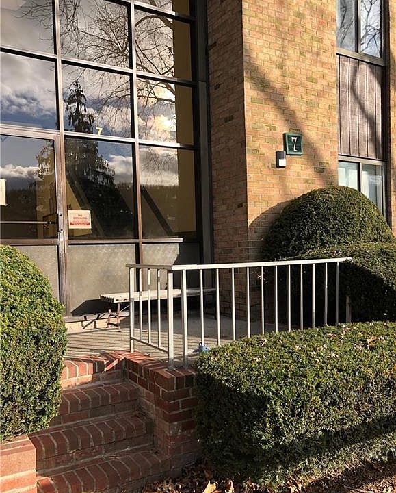 1st image of 7 Charles Ln APT 1D
