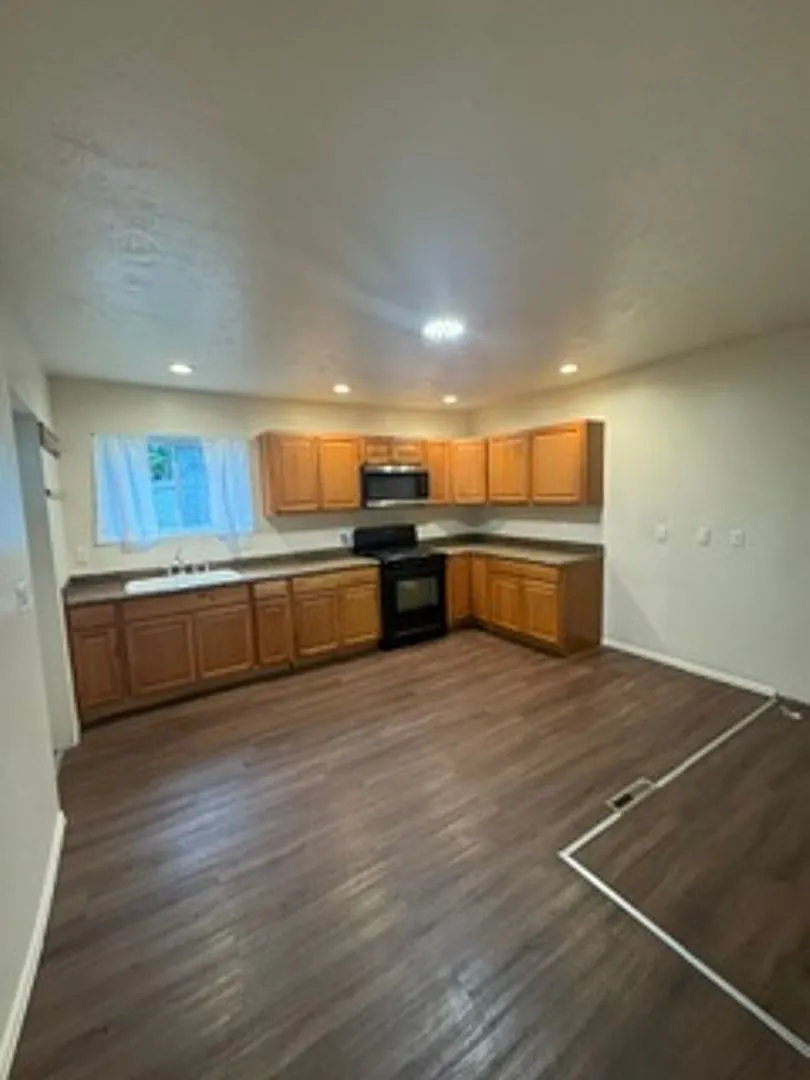 3 Bedroom 1 bathroom Spacious Home — Photo 2