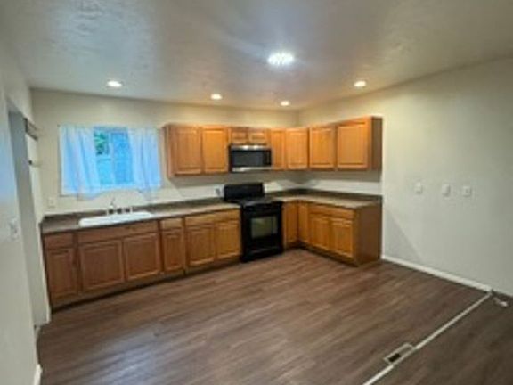 2nd image of 415 State St