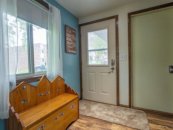 4th image of 880 Stone Ridge Pl