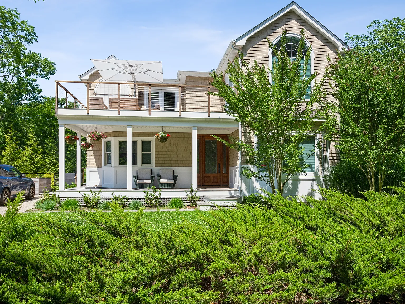 Recently Built and Furnished Five bedroom with Waterviews. — Photo 3