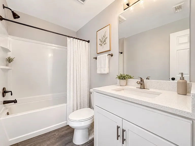 2728 NE 5th Pl — Photo 15