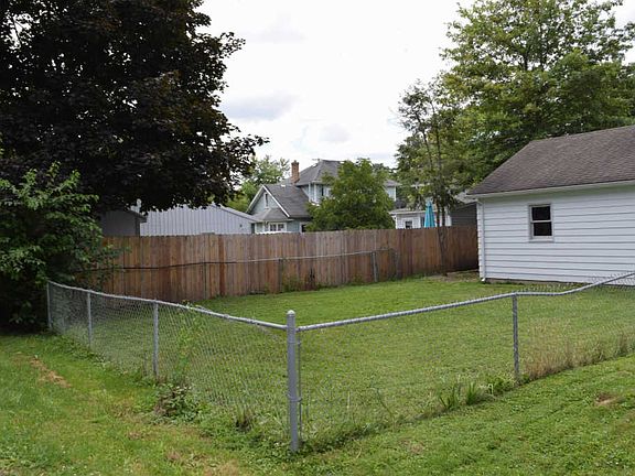 4th image of 604 Chestnut St