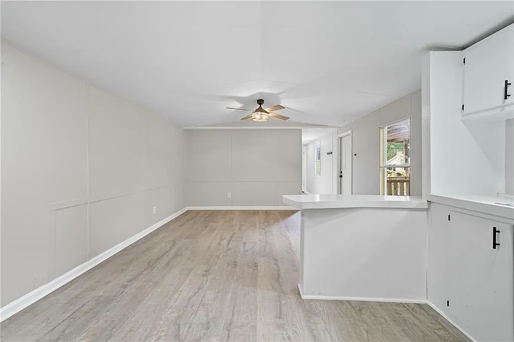 3 bed, 2.0 bath, 848 sqft, $1,850 — Photo 3
