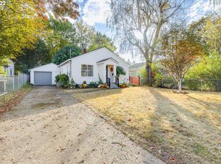 930 SE 4th St, Gresham, OR 97080