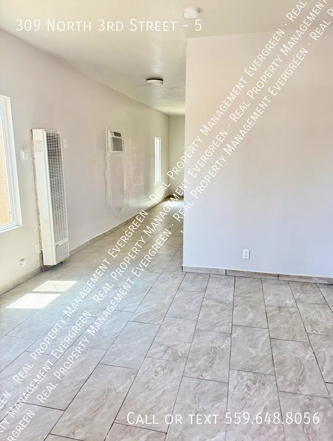 309 North 3rd unit 5 - Move in Special $250 Off of 1st month's rent — Photo 2