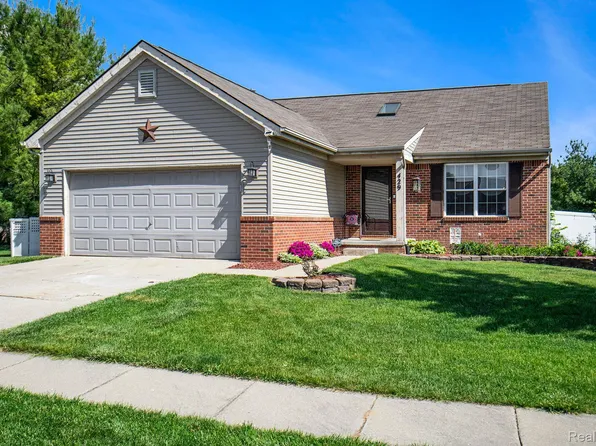 429 Sweet Briar Rdg, Linden, MI 48451