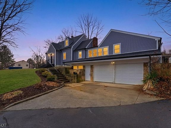 3rd image of 1821 Belvidere Rd