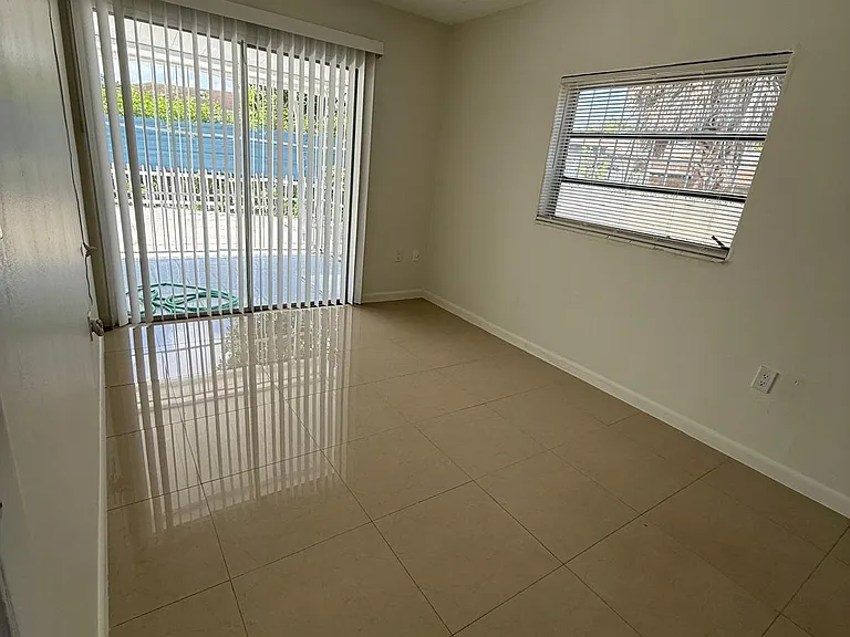 21364 NW 40th Circle Ct — Photo 7