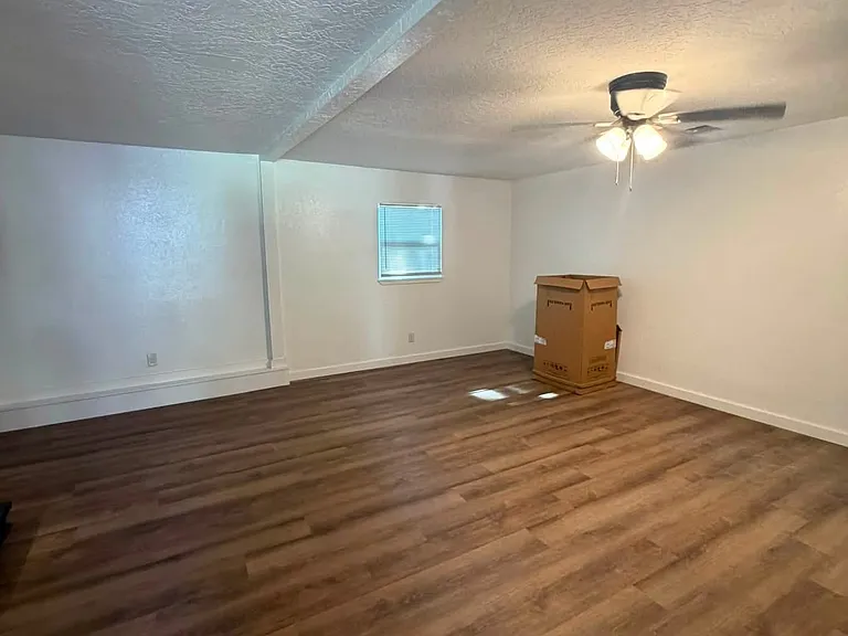 4885 Billings Ave — Photo 12