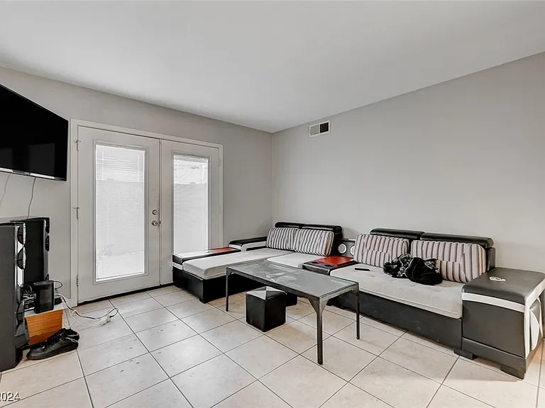 1440 Vegas Valley Dr #9 — Photo 3