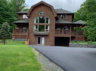 24 Crestview Dr, Equinunk, PA 18417