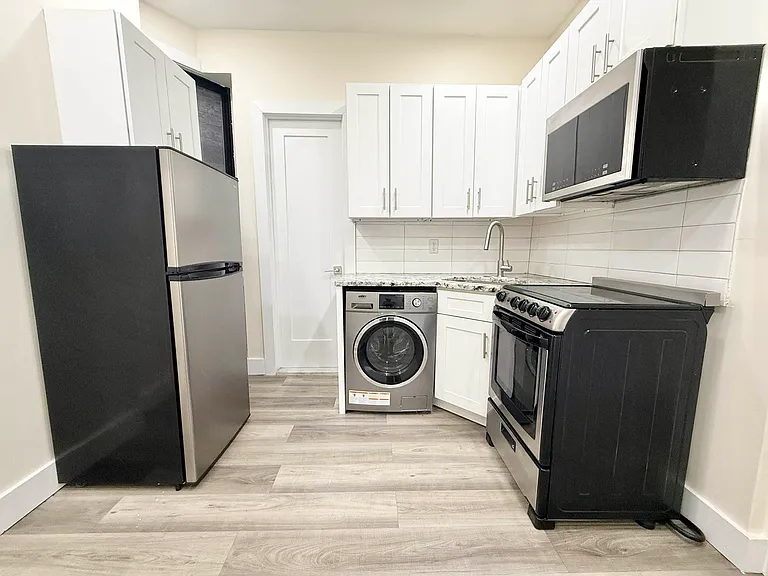 30 Rogers Ave #2D — Photo 5