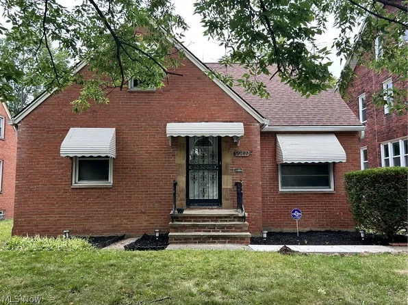 13099 Cedar Rd, Cleveland Heights, OH 44118