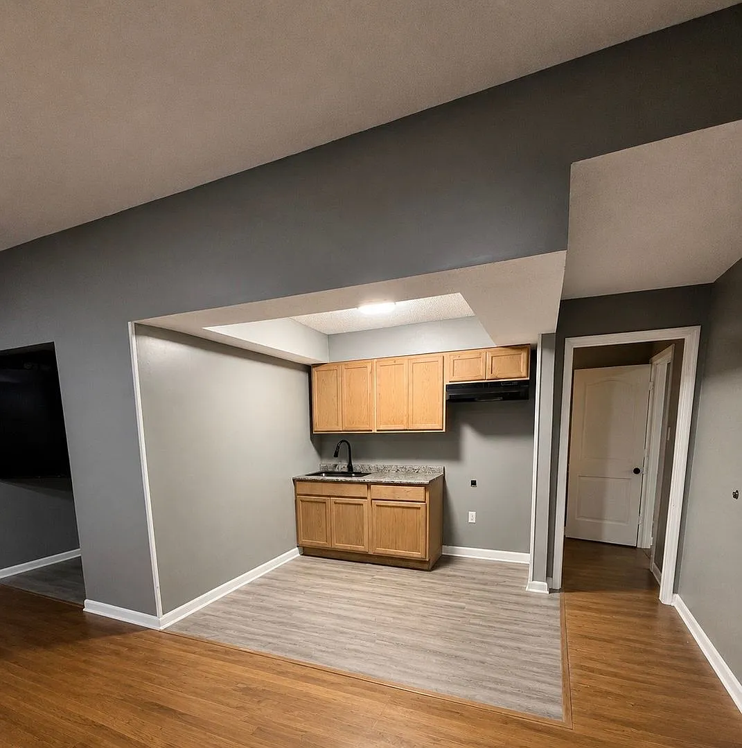 320 Aquarius Dr — Photo 2