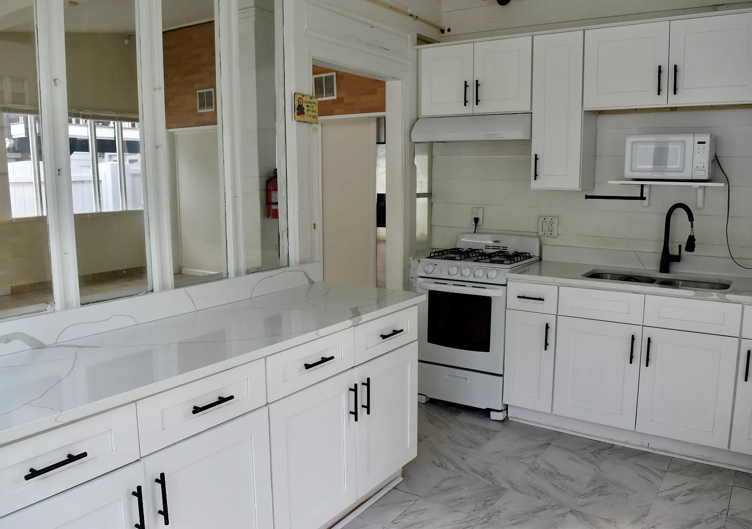 1 bed, 1350 sqft, $2,500 — Photo 3