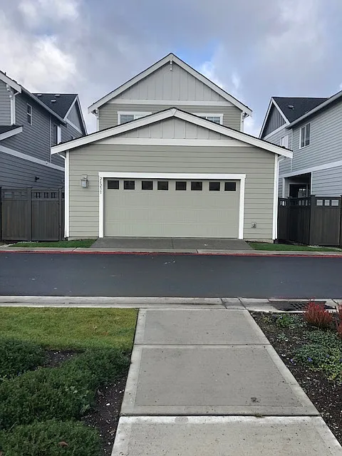 3 bed, 2.5 bath, 1849 sqft, $3,200 — Photo 2