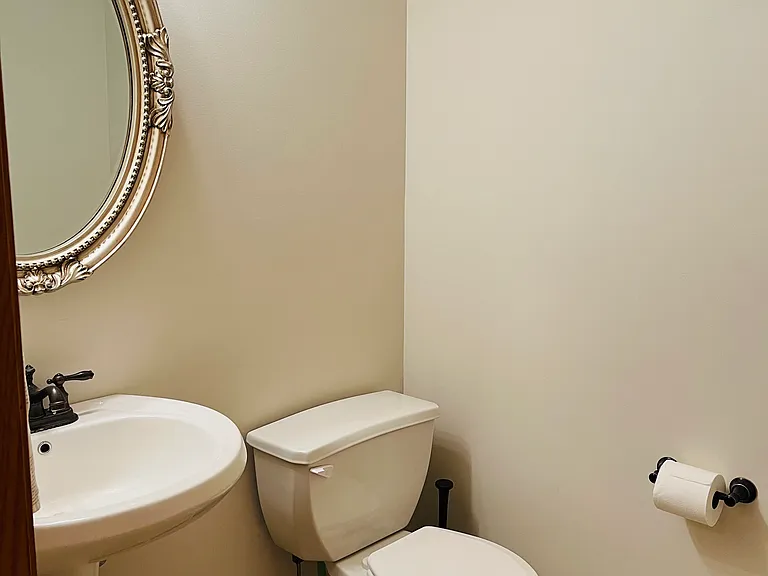 616 Shardlow Ln NE — Photo 10