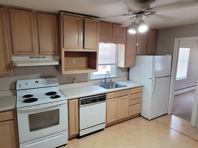 1112 S Benbow Rd — Photo 2