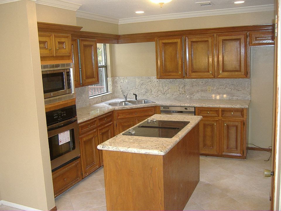 Look at this beautiful island kitchen!