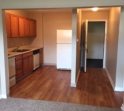 5th image of 3105 E Dale St APT 210