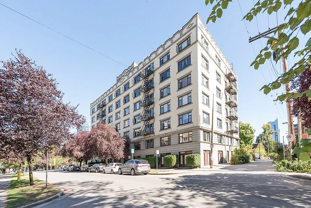Strathmore Lodge Apartments — Photo 1