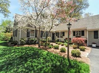 8 Knapton St, Barrington, RI 02806