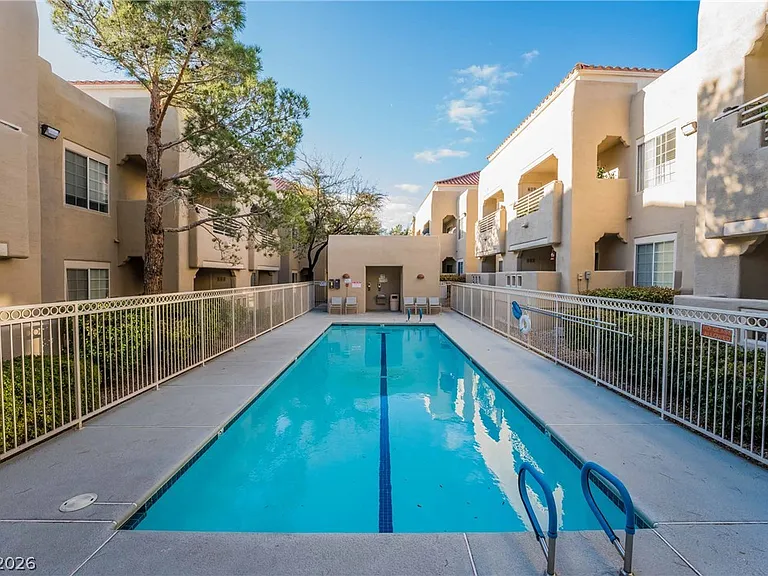 1908 Villa Palms Ct #202 — Photo 33