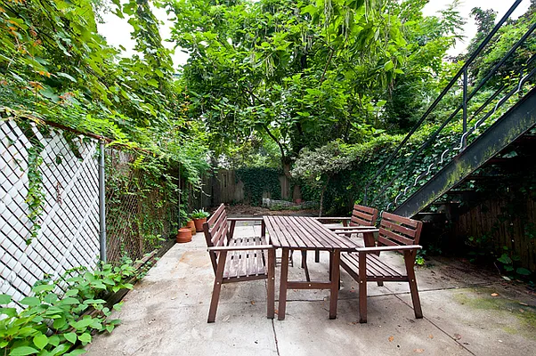 Rented by CORE | media 7