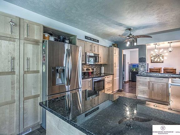 4th image of 4502 Eastridge Dr