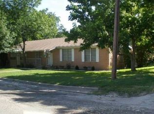 215 N Avenue J, Clifton, TX 76634