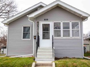 606 Evergreen Ave, Waterloo, IA 50701