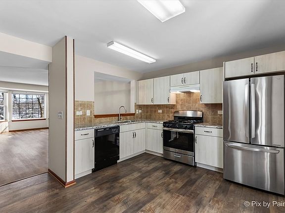 3rd image of 34 S Macgillis Dr