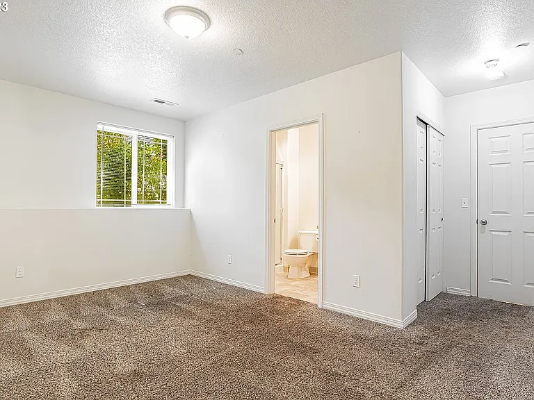 5700 NE 82nd Ave — Photo 19