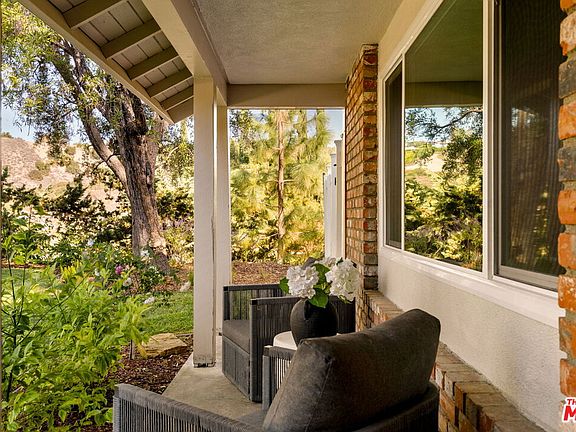 3rd image of 22460 Cairnloch St