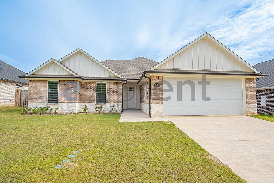4 bed, 1803 sqft, $2,495 — Photo 1