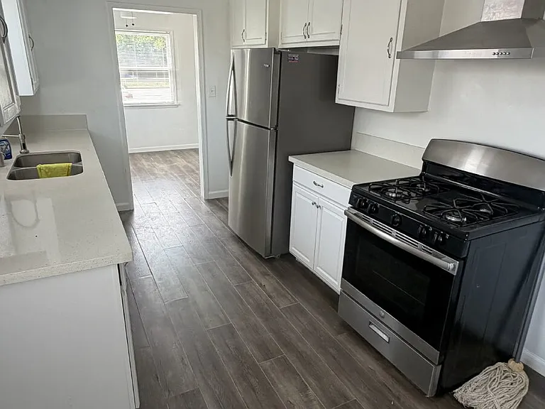 1400 Maitland Dr — Photo 5