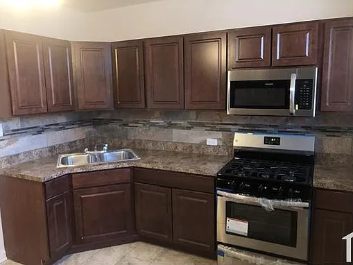 1 bed, 1050 sqft, $1,100 — Photo 2