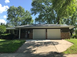 1509 Greenway Ter, Waukesha, WI 53186