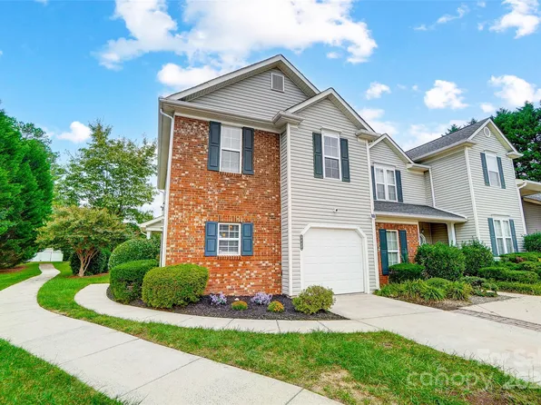 8840 Treyburn Dr, Charlotte, NC 28216