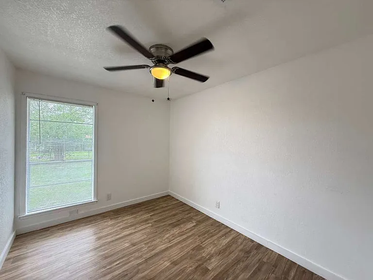 7318 Glen Trl — Photo 9